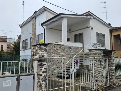 casa indipendente in vendita a Ravenna