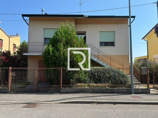 casa indipendente in vendita a Ravenna in zona Longana