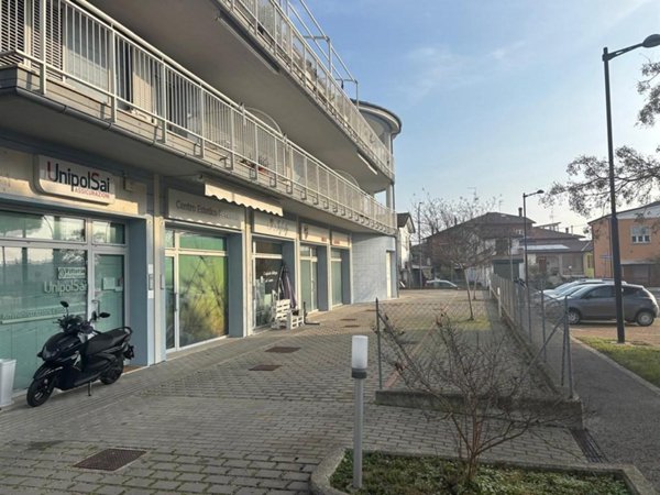 negozio in vendita a Ravenna in zona Porto Corsini