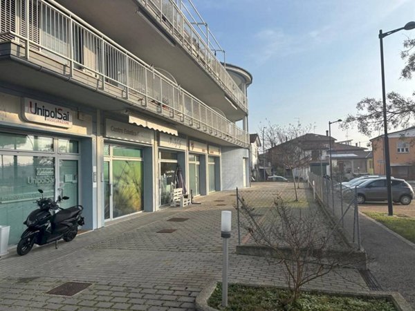 locale commerciale in vendita a Ravenna in zona Porto Corsini