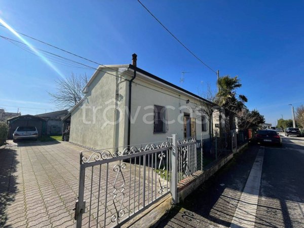 casa indipendente in vendita a Ravenna in zona Savarna / Conventello