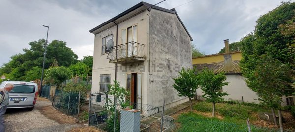 casa indipendente in vendita a Ravenna in zona San Pietro in Vincoli