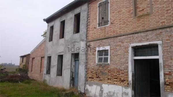 casa indipendente in vendita a Ravenna in zona Camerlona
