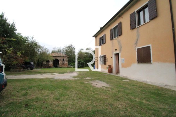 casa indipendente in vendita a Ravenna in zona Sant'Alberto