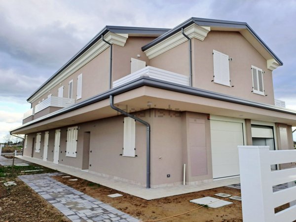 casa indipendente in vendita a Ravenna in zona Classe