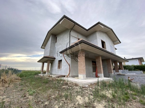 casa indipendente in vendita a Ravenna in zona Castiglione di Ravenna