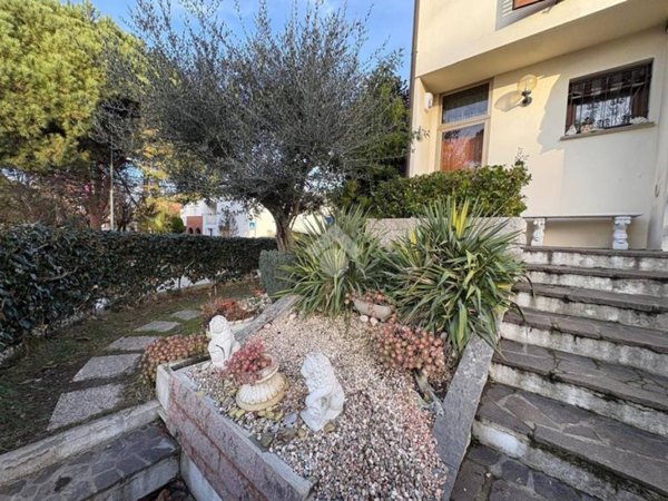 casa indipendente in vendita a Ravenna in zona Centro Storico