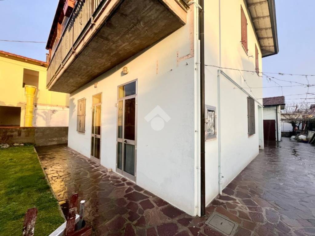 casa indipendente in vendita a Ravenna in zona Piangipane