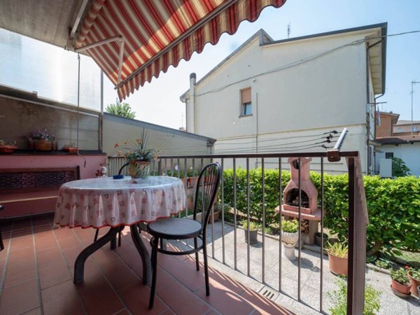 casa indipendente in vendita a Ravenna in zona Porto Fuori