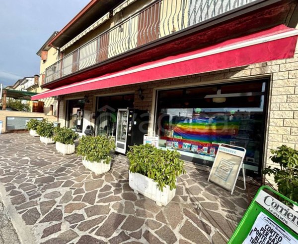 negozio in vendita a Ravenna in zona Gambellara