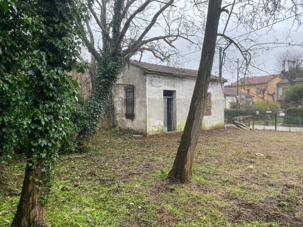 casa indipendente in vendita a Ravenna in zona Camerlona