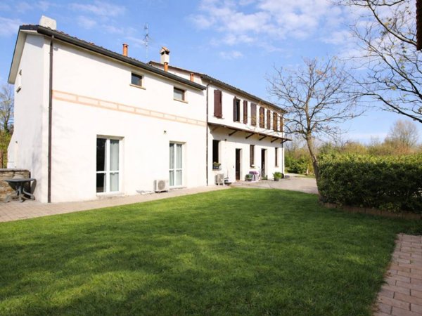 casa indipendente in vendita a Ravenna in zona Centro Storico