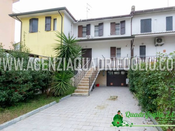 casa indipendente in vendita a Ravenna in zona Lido Adriano