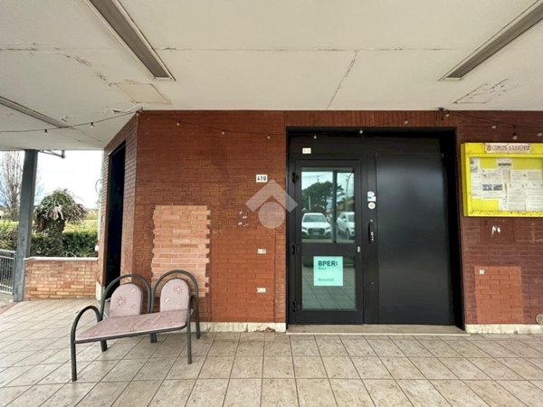 negozio in vendita a Ravenna in zona Fosso Ghiaia