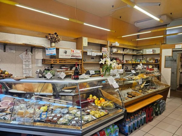 negozio in vendita a Ravenna in zona Punta Marina Terme