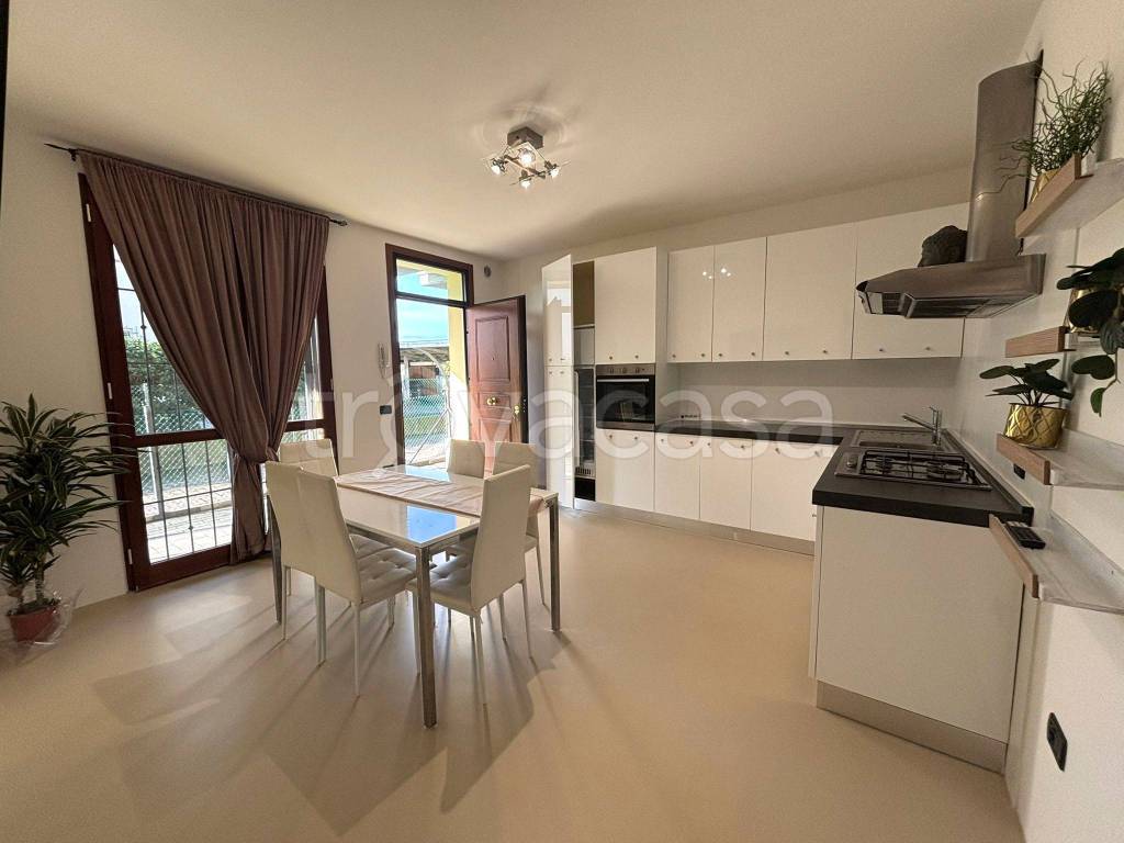 appartamento in vendita a Ravenna in zona Gambellara