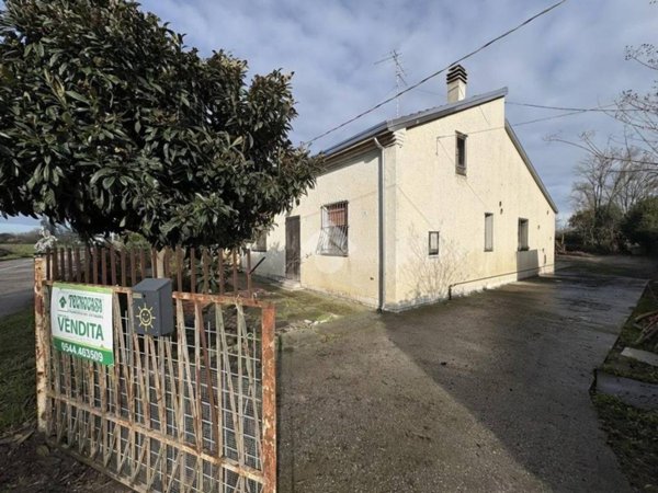 casa indipendente in vendita a Ravenna in zona Centro Storico