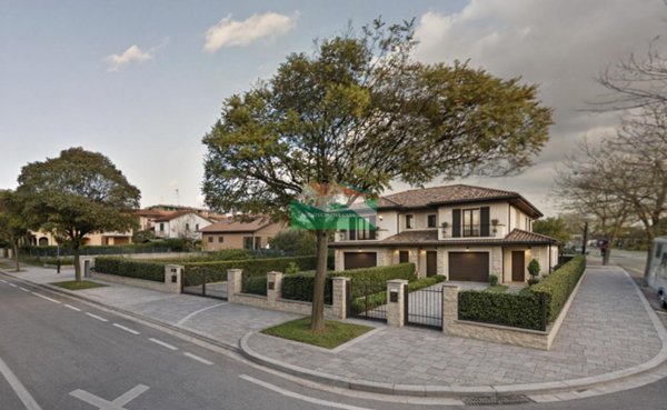 casa indipendente in vendita a Ravenna