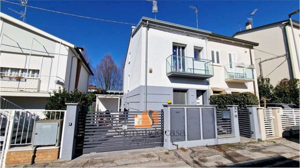 casa indipendente in vendita a Ravenna in zona Classe
