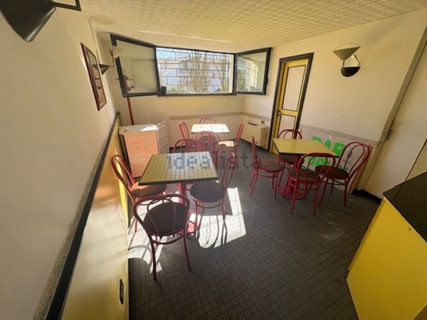 locale commerciale in vendita a Ravenna