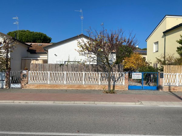 casa indipendente in vendita a Ravenna in zona Porto Corsini