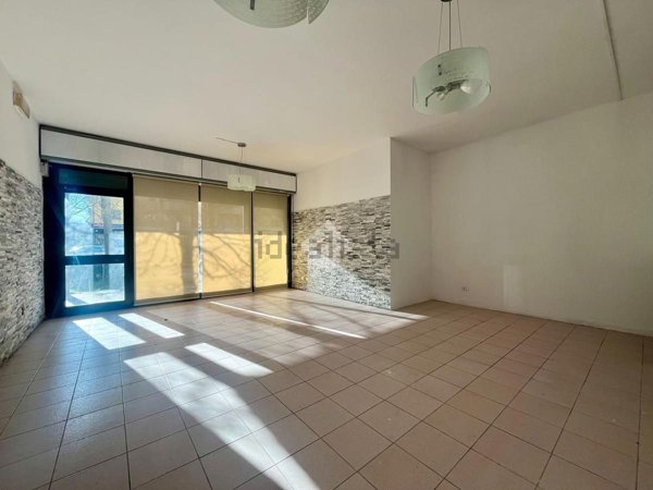 locale commerciale in vendita a Ravenna