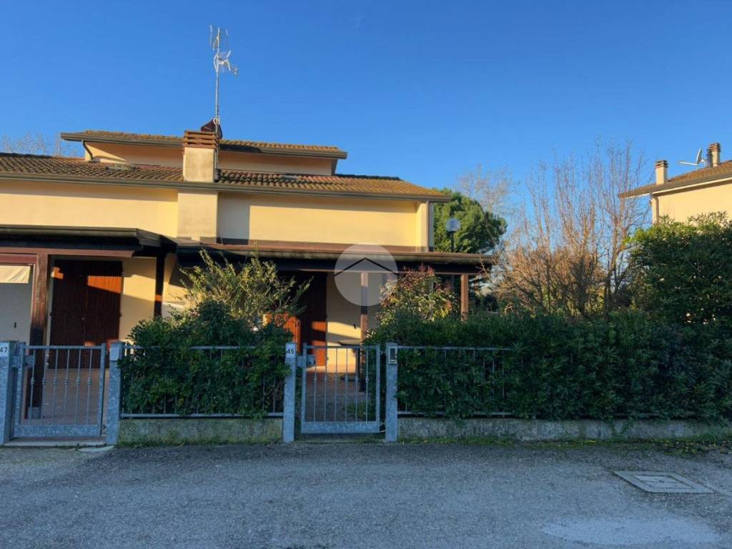 casa indipendente in vendita a Ravenna in zona Lido Adriano