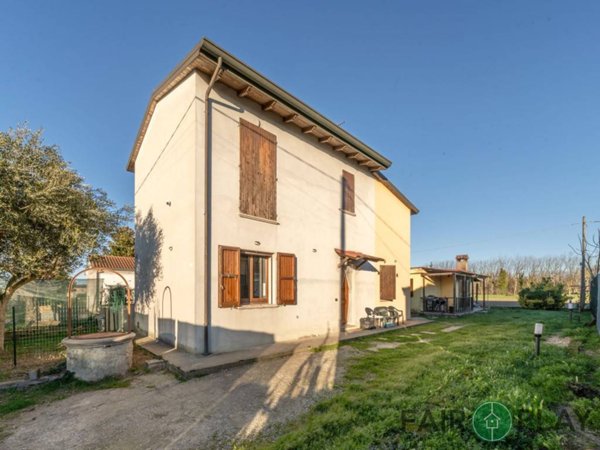 casa indipendente in vendita a Ravenna in zona Castiglione di Ravenna