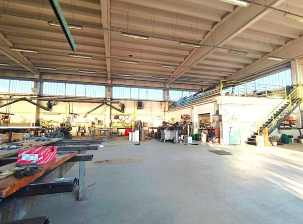 locale commerciale in vendita a Ravenna in zona Roncalceci