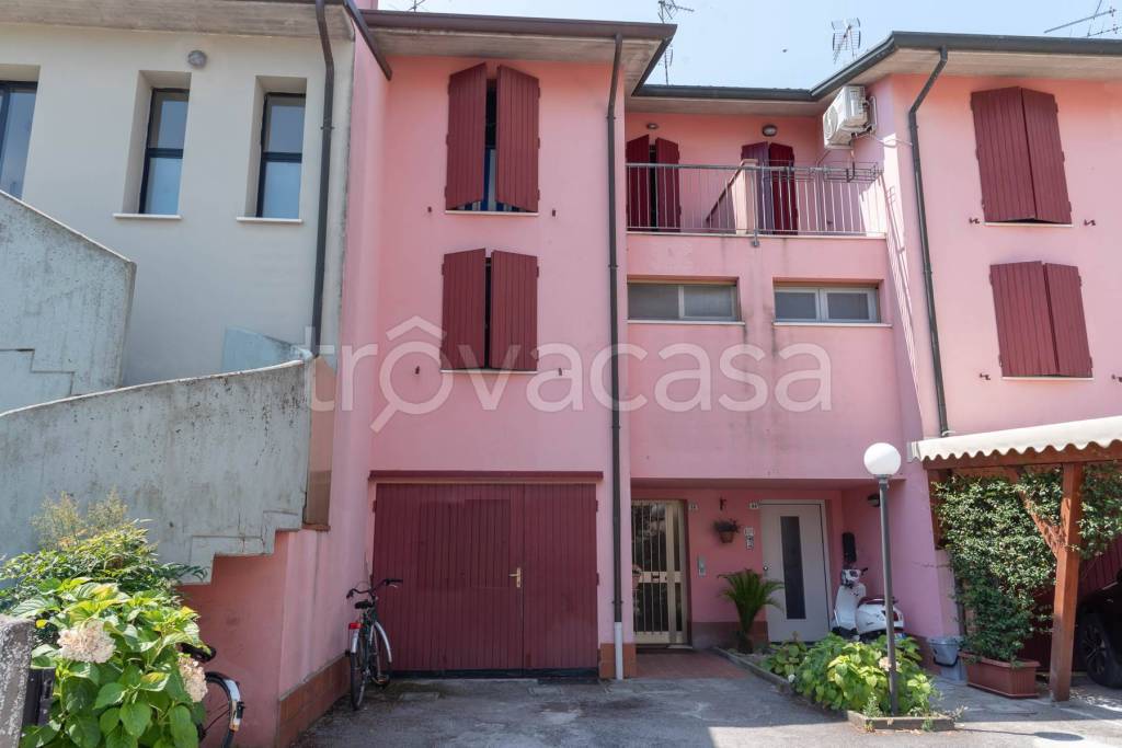 casa indipendente in vendita a Ravenna in zona Porto Fuori