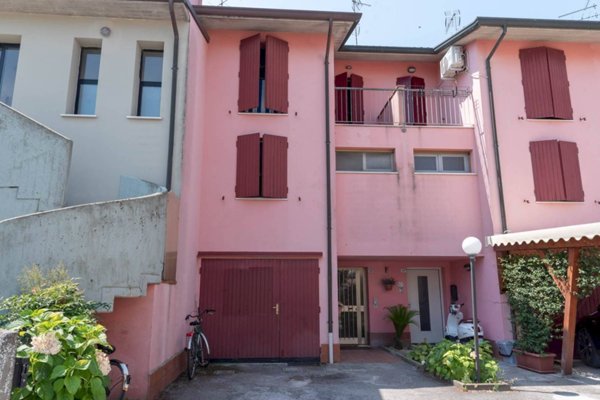 casa indipendente in vendita a Ravenna in zona Centro Storico