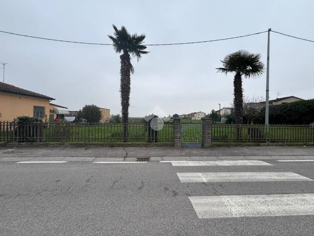 terreno edificabile in vendita a Ravenna in zona Savarna / Conventello
