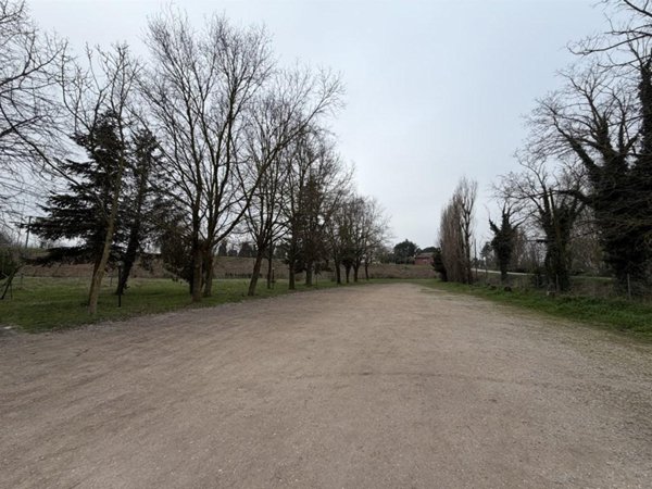 locale commerciale in vendita a Ravenna