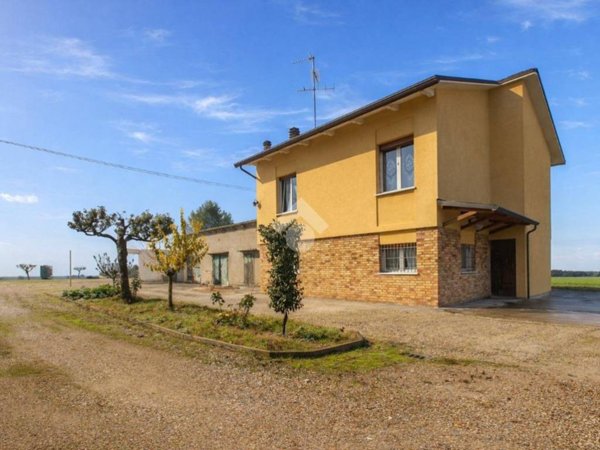 casa indipendente in vendita a Ravenna in zona Camerlona