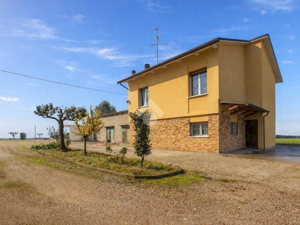casa indipendente in vendita a Ravenna in zona Camerlona