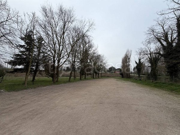 negozio in vendita a Ravenna in zona Sant'Alberto