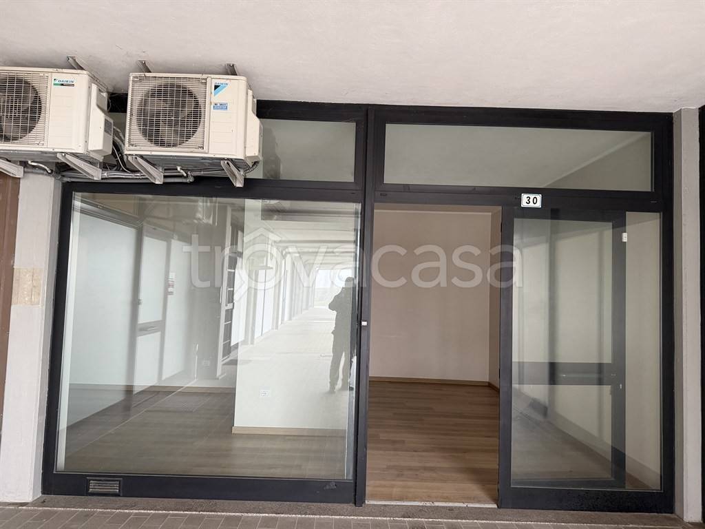 negozio in vendita a Ravenna in zona Punta Marina Terme