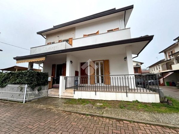 casa indipendente in vendita a Ravenna in zona Porto Corsini