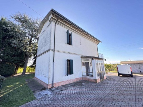 casa indipendente in vendita a Ravenna in zona Savarna / Conventello