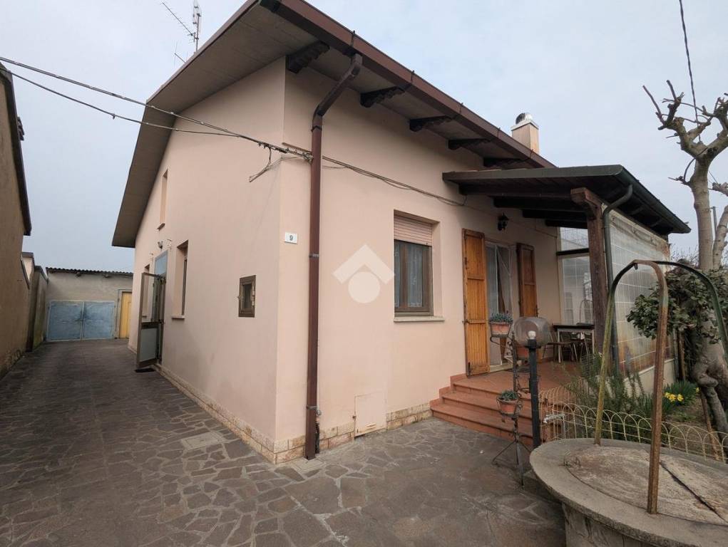 casa indipendente in vendita a Ravenna in zona San Pietro in Vincoli