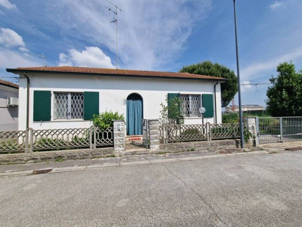 casa indipendente in vendita a Ravenna in zona Classe
