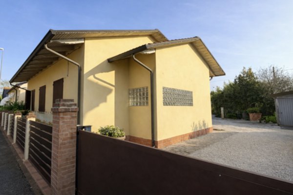 casa indipendente in vendita a Ravenna in zona Castiglione di Ravenna