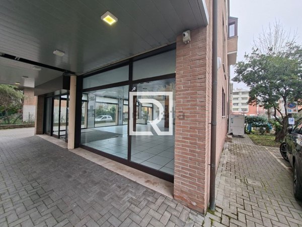 negozio in vendita a Ravenna