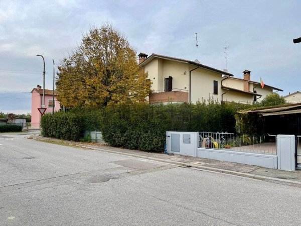 casa indipendente in vendita a Ravenna in zona Santerno