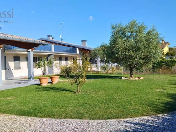 casa indipendente in vendita a Ravenna in zona Savarna / Conventello