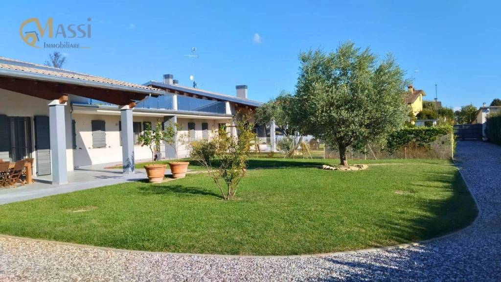 casa indipendente in vendita a Ravenna in zona Savarna / Conventello
