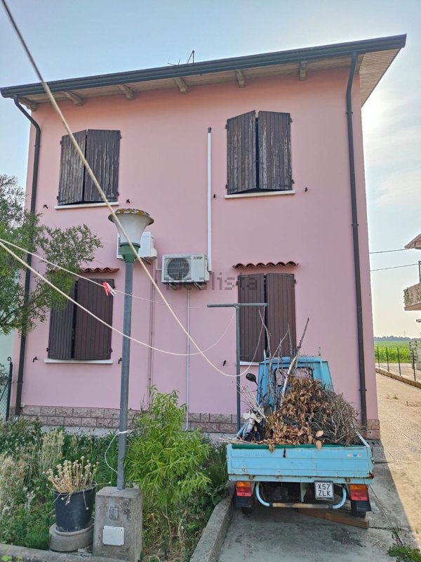 casa indipendente in vendita a Ravenna in zona Mandriole