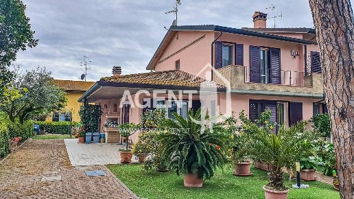 casa indipendente in vendita a Ravenna in zona Classe