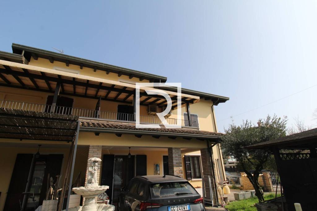 casa indipendente in vendita a Ravenna in zona Madonna dell'Albero