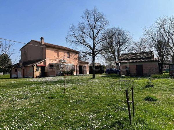 casa indipendente in vendita a Ravenna in zona Centro Storico